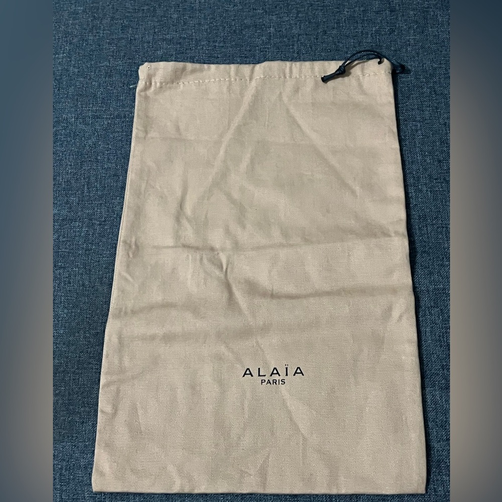 Alaia Paris dust bag 8.5”-13.5”🌹🌹